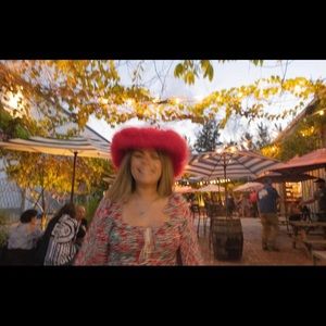 Meet your Posher, Lorein